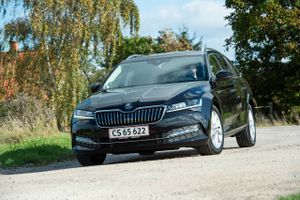 Skoda er stoppet med at sælge Octavia og Superb som plug-in-hybrid i en række lande, inklusive Danmark. VW og Seat/Cupra fortsætter med plug-in-hybrider.