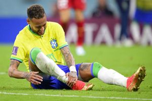 Brasiliens landshold må undvære Neymar, der har fået en ankelskade, når det mandag møder Schweiz ved VM.