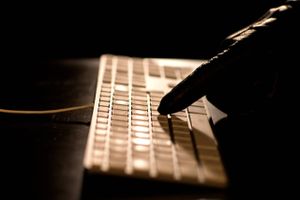 It-kriminelle har skaffet sig adgang til danske cpr-numre ved at hacke offentlige computere på biblioteker.