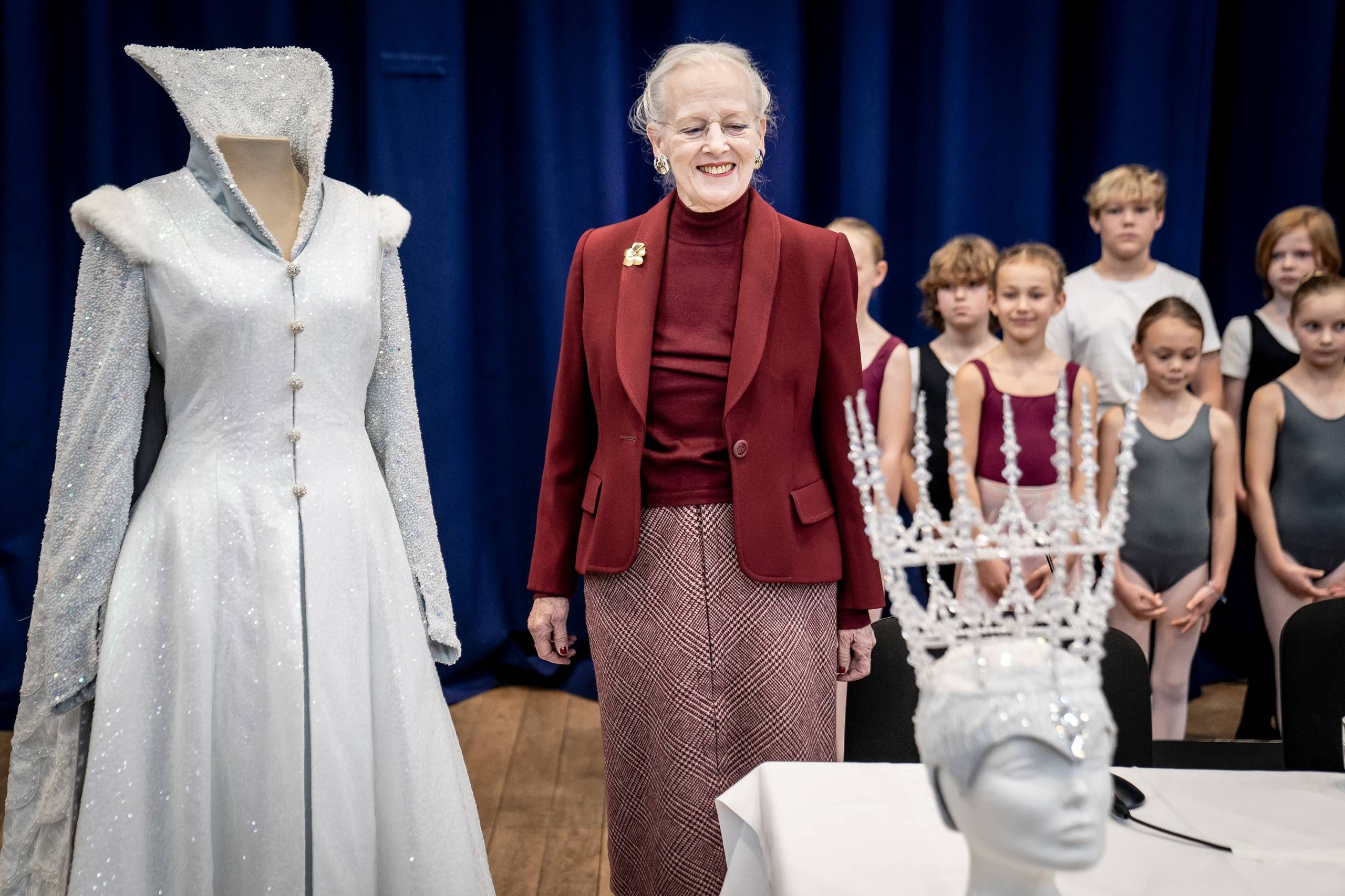 Produktion lighed Selskab Dronning Margrethe er til første arbejdsdag på "Snedronningen" i Tivoli  »Der er nerver på, hver eneste gang tæppet går«