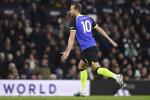 Harry Kane tangerede Jimmy Greaves som Tottenhams mest scorende efter sit mål i 1-0-sejren over Fulham.