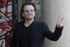 U2-forsangeren Bono har udgivet en 600 sider lang selvbiografi fyldt med humor og eftertanke. Han var soundtracket til min ungdom. Siden forsøgte jeg forgæves at viske ham væk.   