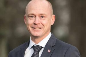 Dansk Folkepartis Michael Nedersøe mener, at den konservative statsministerkandidat kommer med floskler. 