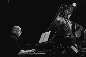 Jeg er hele tiden på jagt efter min egen tone, fortæller Mads Bærentzen. Interview med jazzpianisten om New York, Keith Jarrett, friheden i jazz og glæden ved jobbet i Aarhus Jazz Orchestra.