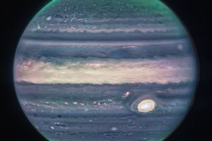Den amerikanske rumagentur Nasa har offentliggjort to nye billeder af solsystemets største planet Jupiter. De kan bl.a. være med til at give ny viden om storme på planeten. 