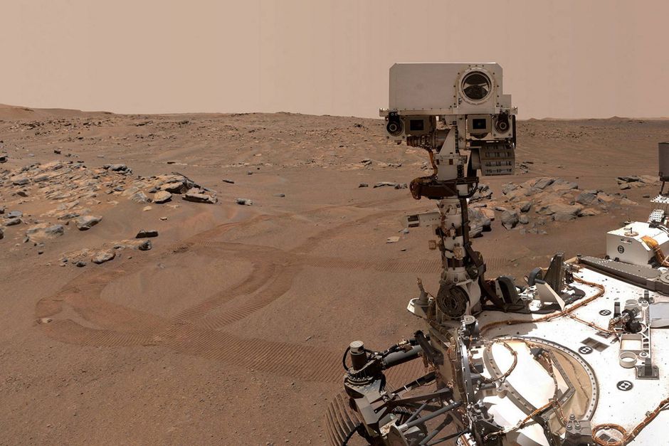 Rumkøretøjet Perseverance leder efter liv på Mars, og nu er der tegn på, at missionen måske har givet pote. 